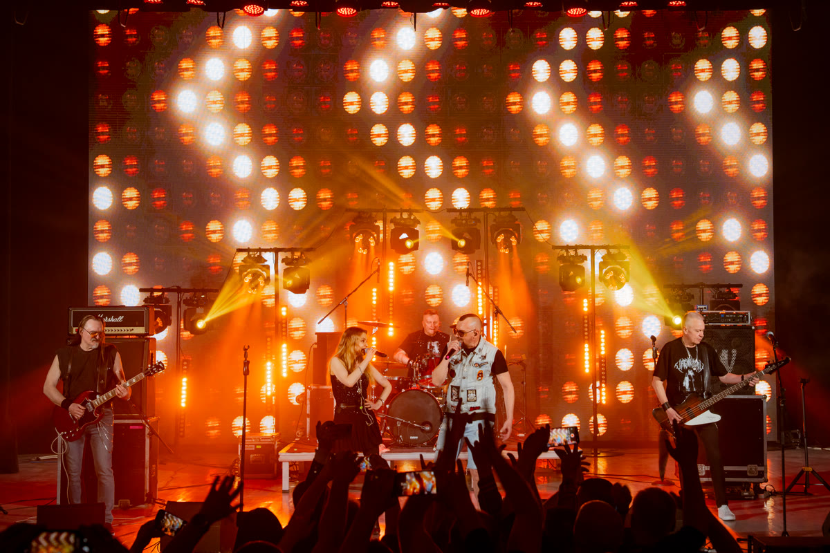 Весь состав